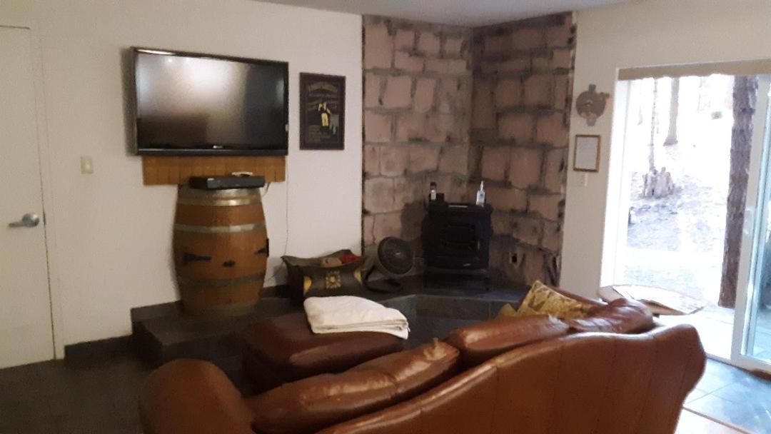 Winterfell Inn - No Xtra Fees, Dogs Ok, King & Queen Suites Arnold Ngoại thất bức ảnh